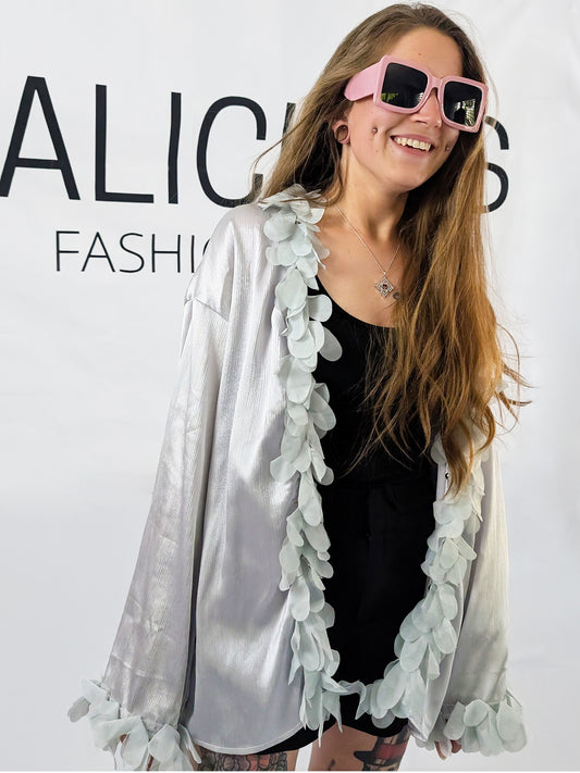 SPITZENBESETZTE BLUSE