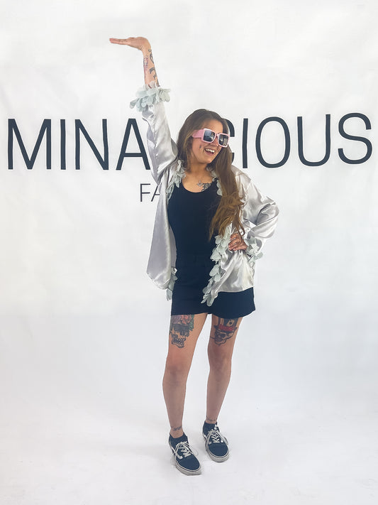 SPITZENBESETZTE BLUSE