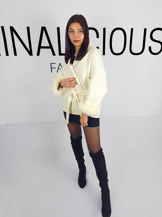 KURZMANTEL MIT KUNSTFELLBESATZ