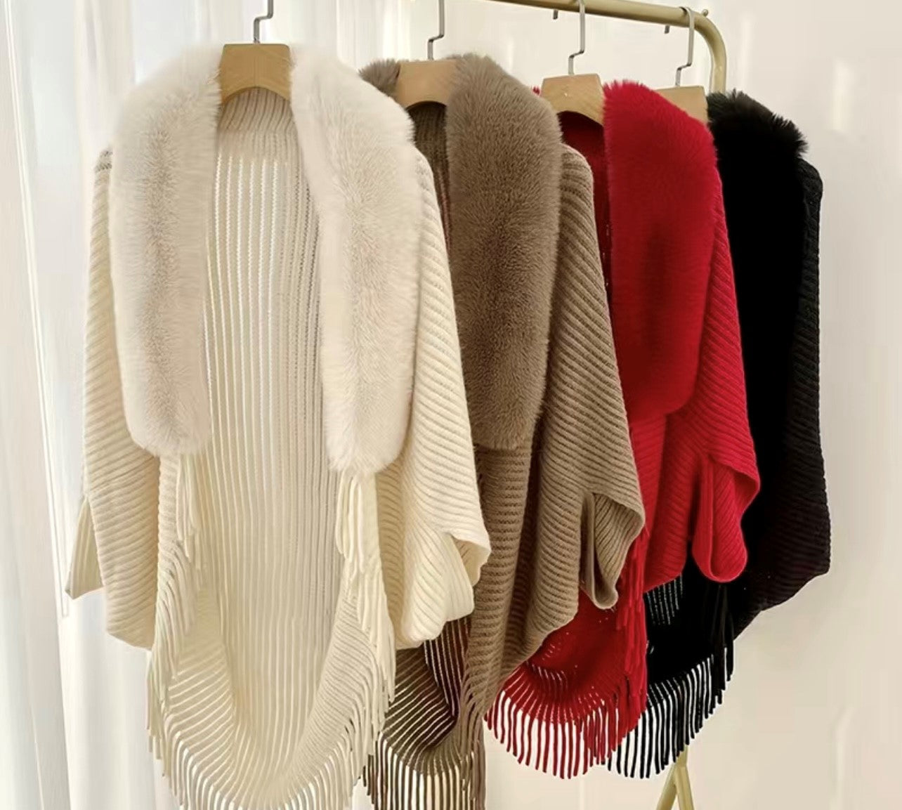 STRICKBOLERO MIT KUNSTPELZKRAGEN