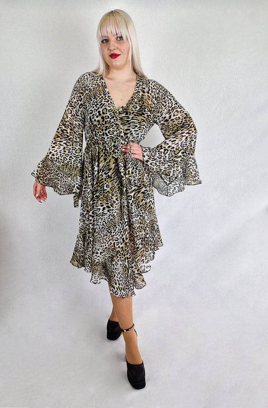 KIMONOKLEID IM LEOPARDENLOOK