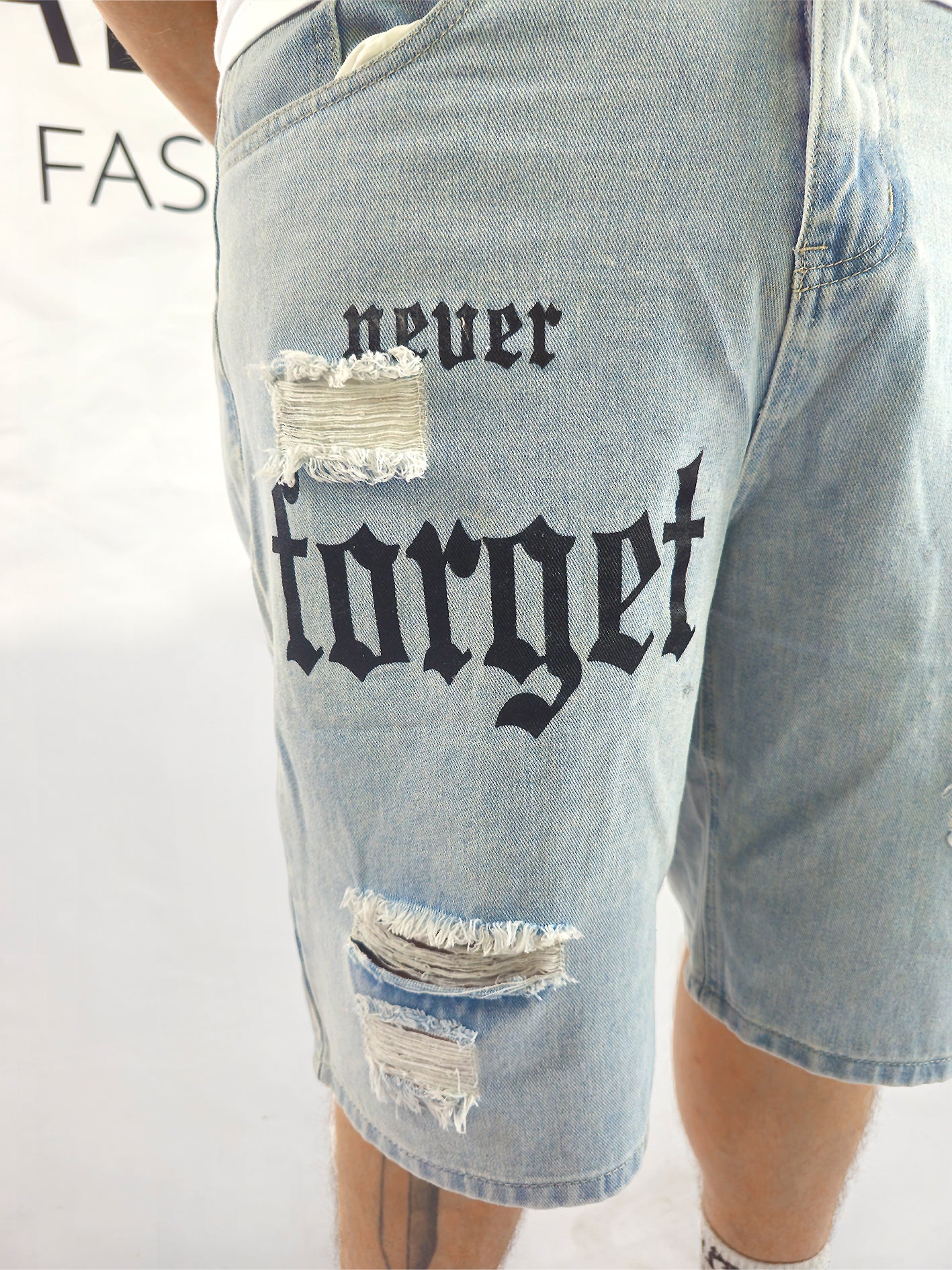 JEANSSHORTS MIT PRINTS